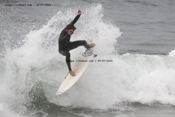 Surf en la playa de San Lorenzo